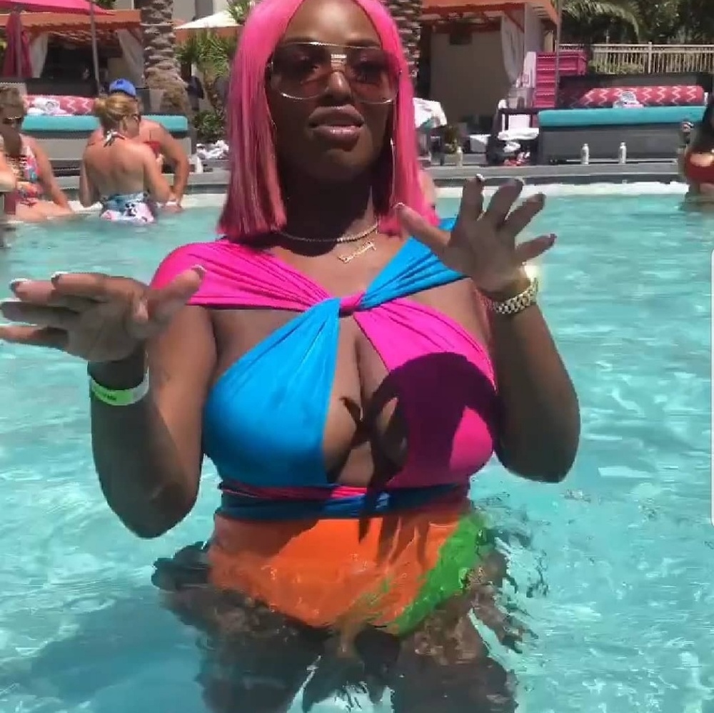 Neon Delight Infinity colorblock swimsuit - Picture 4 of 10